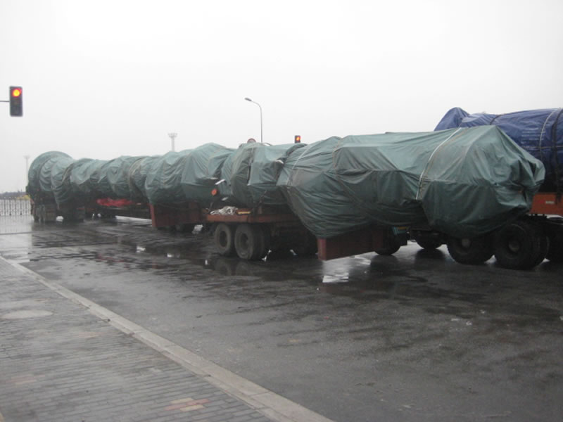 Transportation of super long chemical container equipment