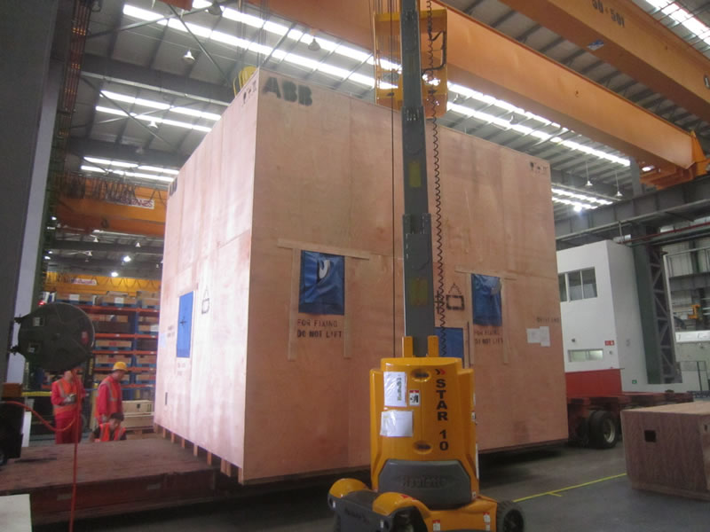 Transportation of 200t heavy equipment in Yangshan Port