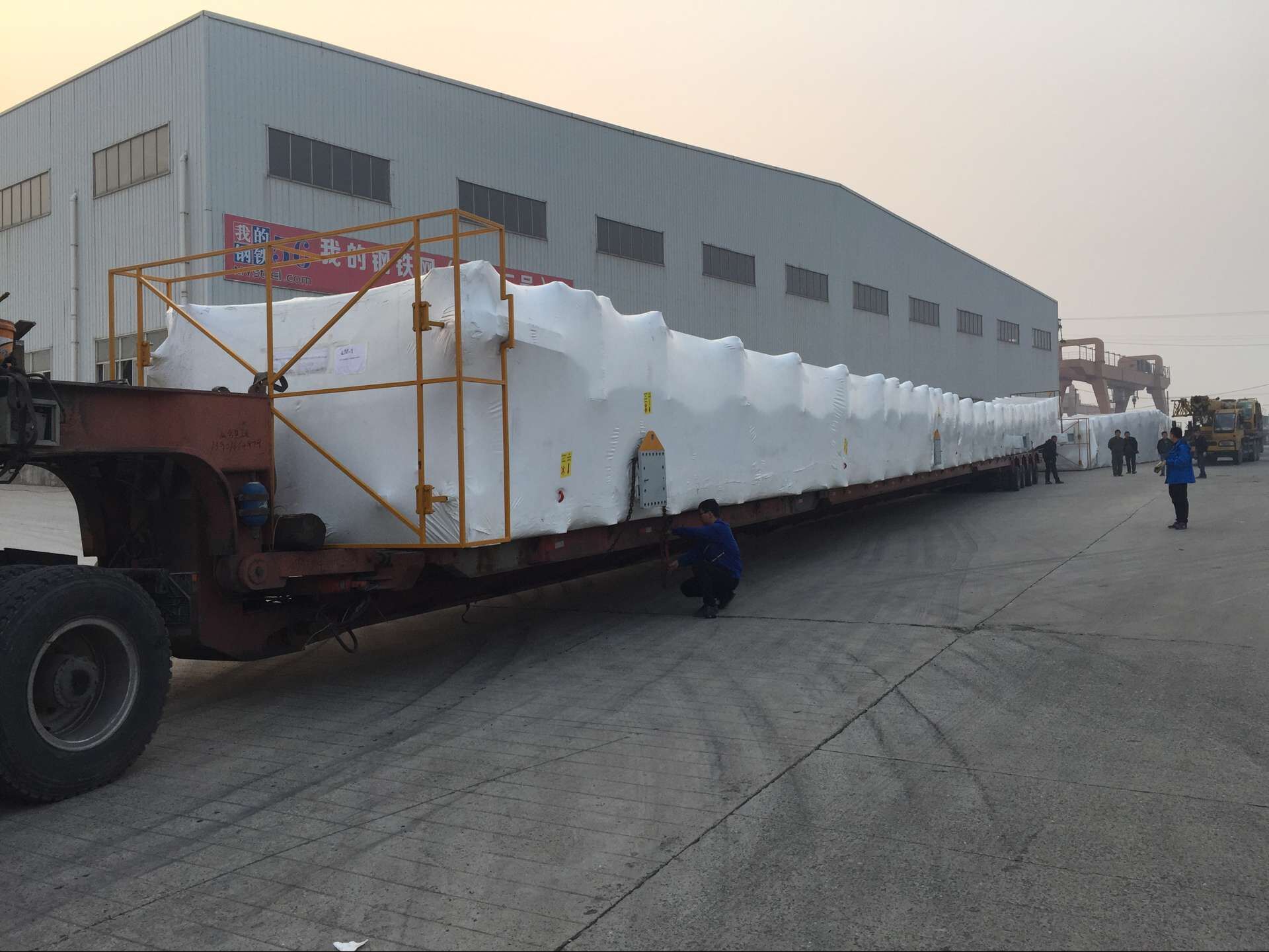 Safe transportation operation of 50 meter long wind turbine blade mold
