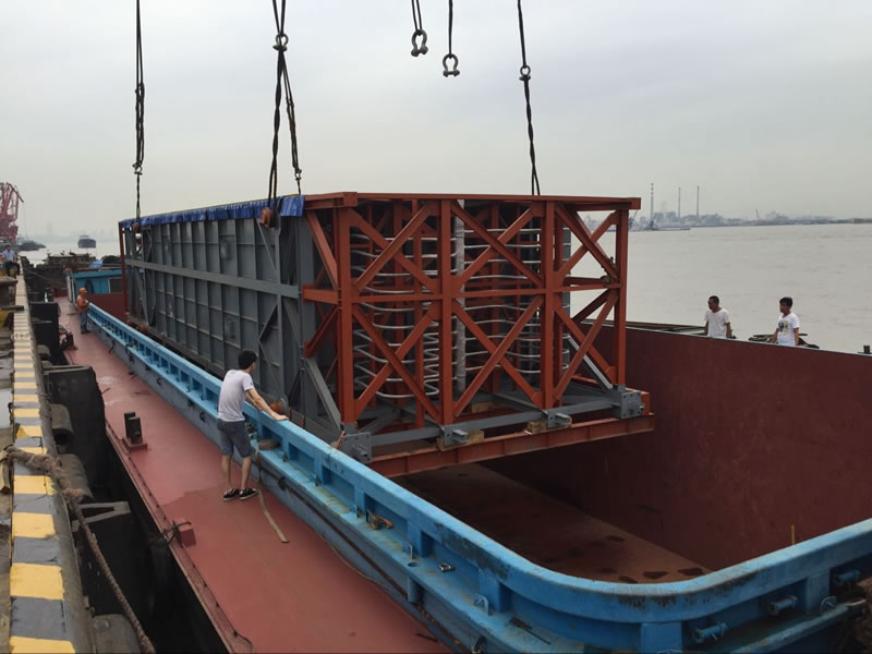  Combined transportation of 6.5m-wide heavy cargos transported by sea and land to Shanghai Port