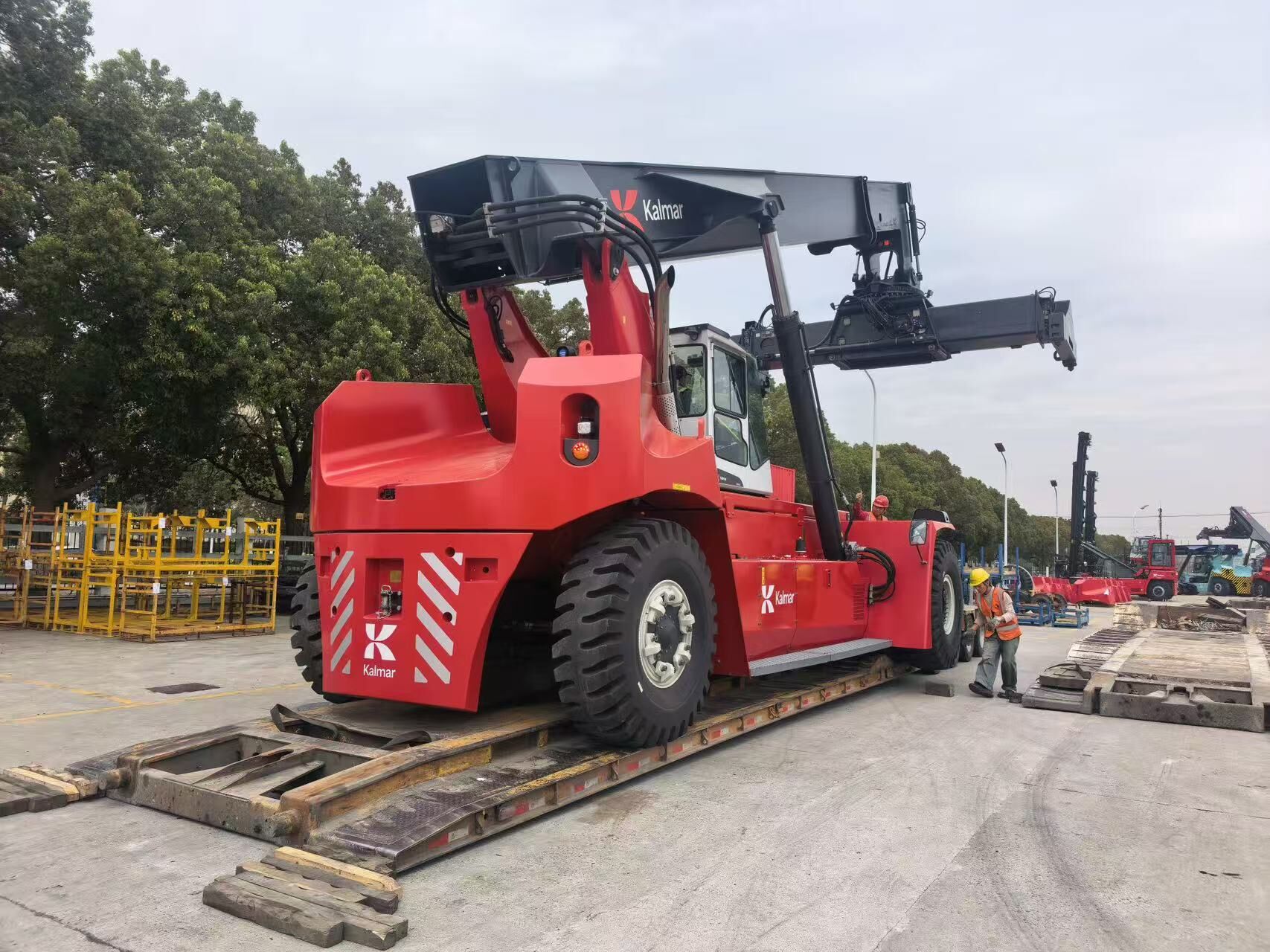   重型港口机械工程项目多批次货物安全运输